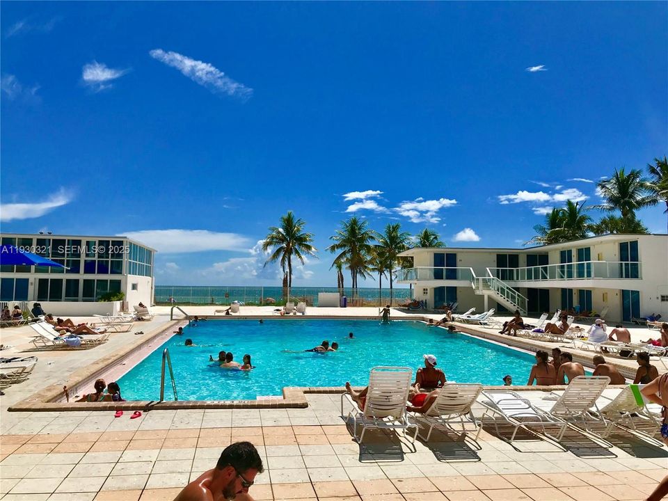 For Sale: $299,000 (0 beds, 1 baths, 390 Square Feet)