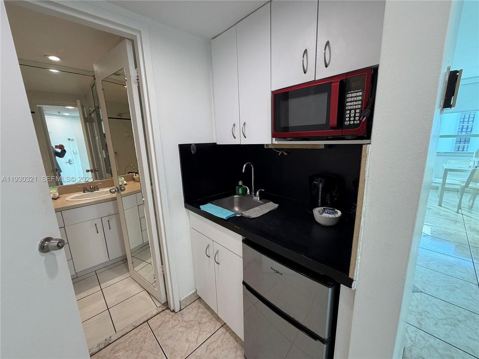 For Sale: $299,000 (0 beds, 1 baths, 390 Square Feet)