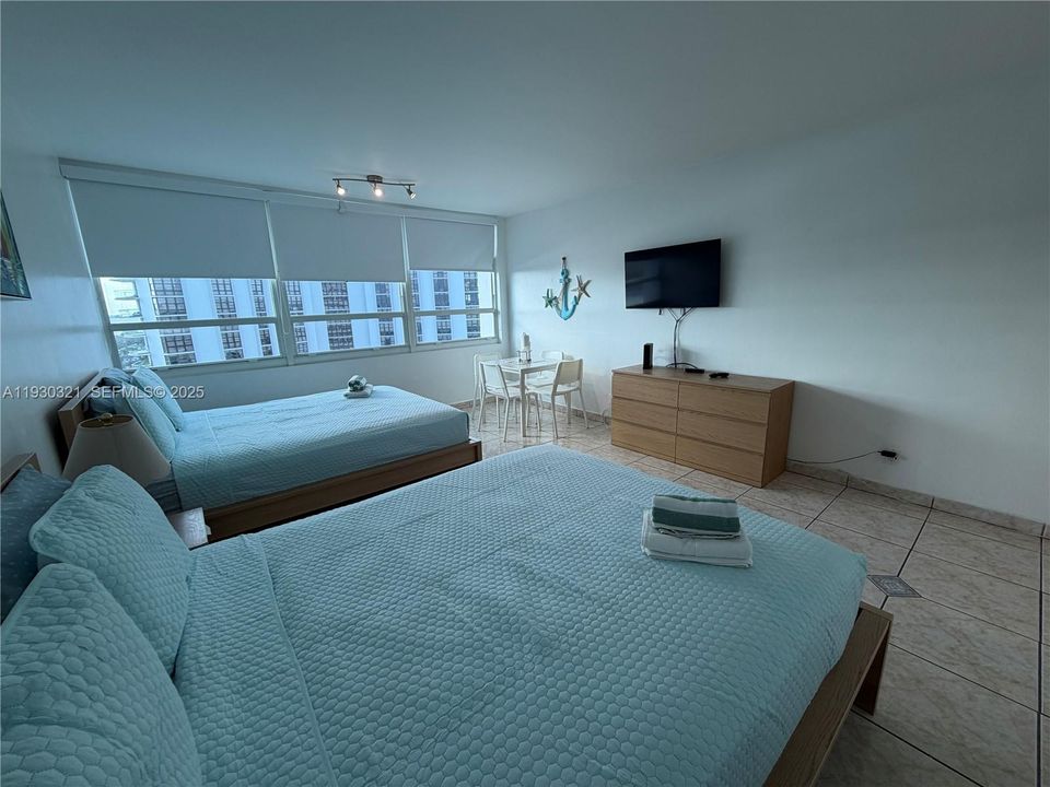 For Sale: $299,000 (0 beds, 1 baths, 390 Square Feet)