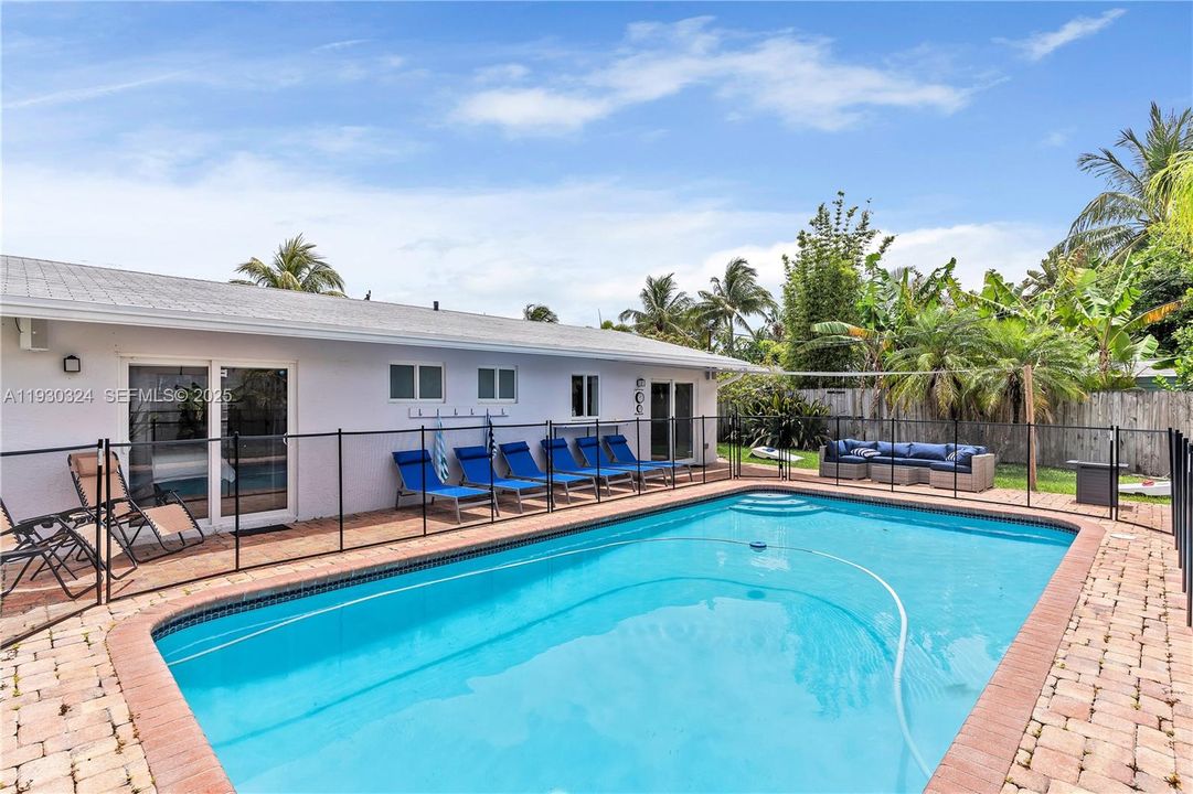 For Rent: $4,500 (3 beds, 3 baths, 1762 Square Feet)