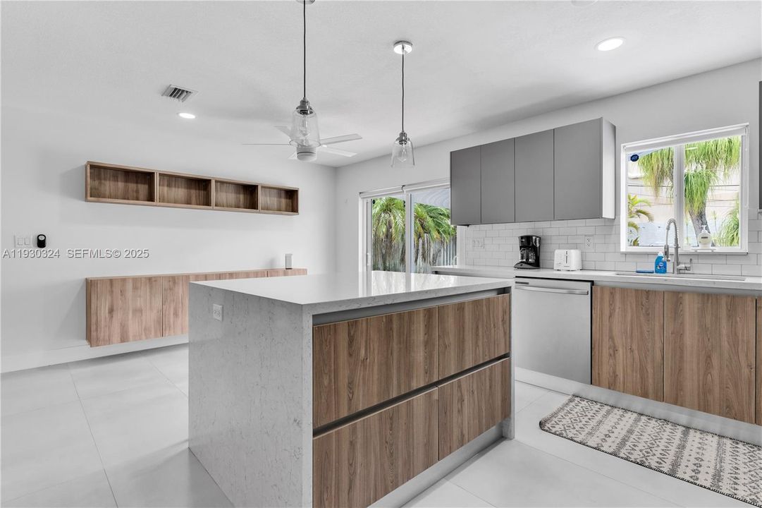 For Rent: $4,500 (3 beds, 3 baths, 1762 Square Feet)