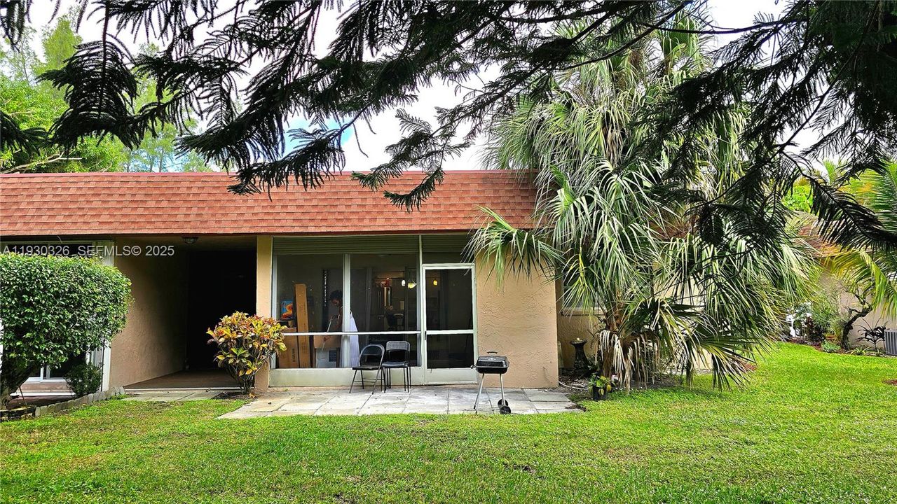 For Rent: $2,000 (2 beds, 2 baths, 1026 Square Feet)