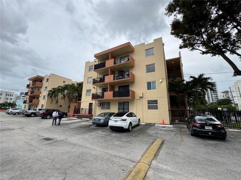 For Rent: $2,200 (2 beds, 1 baths, 801 Square Feet)