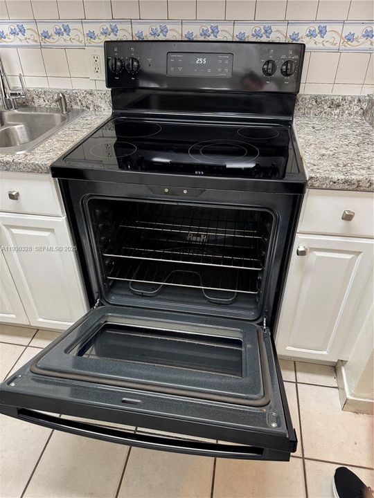 For Rent: $2,200 (2 beds, 1 baths, 801 Square Feet)