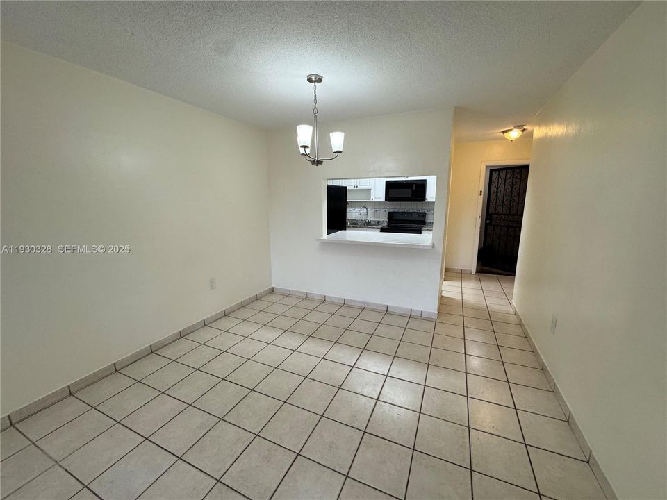 For Rent: $2,200 (2 beds, 1 baths, 801 Square Feet)