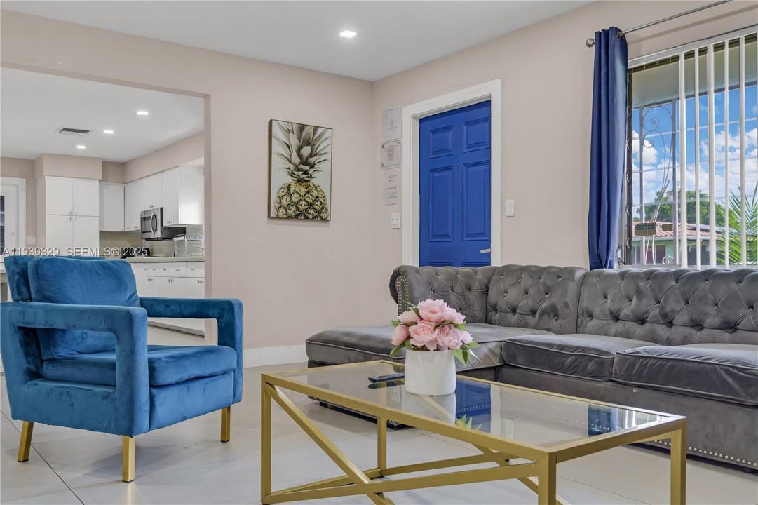 For Rent: $4,500 (3 beds, 3 baths, 1365 Square Feet)