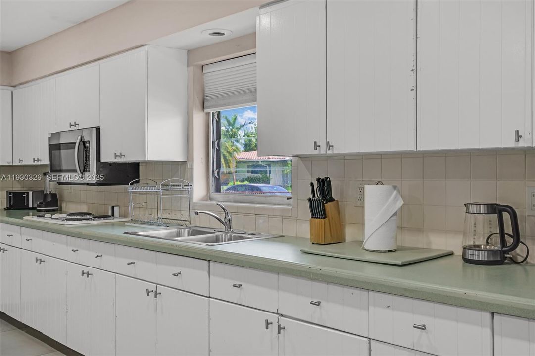 For Rent: $4,500 (3 beds, 3 baths, 1365 Square Feet)