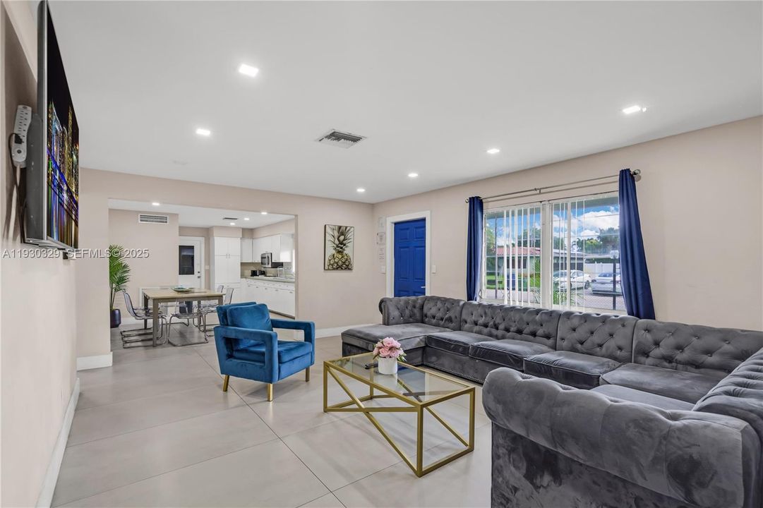 For Rent: $4,500 (3 beds, 3 baths, 1365 Square Feet)