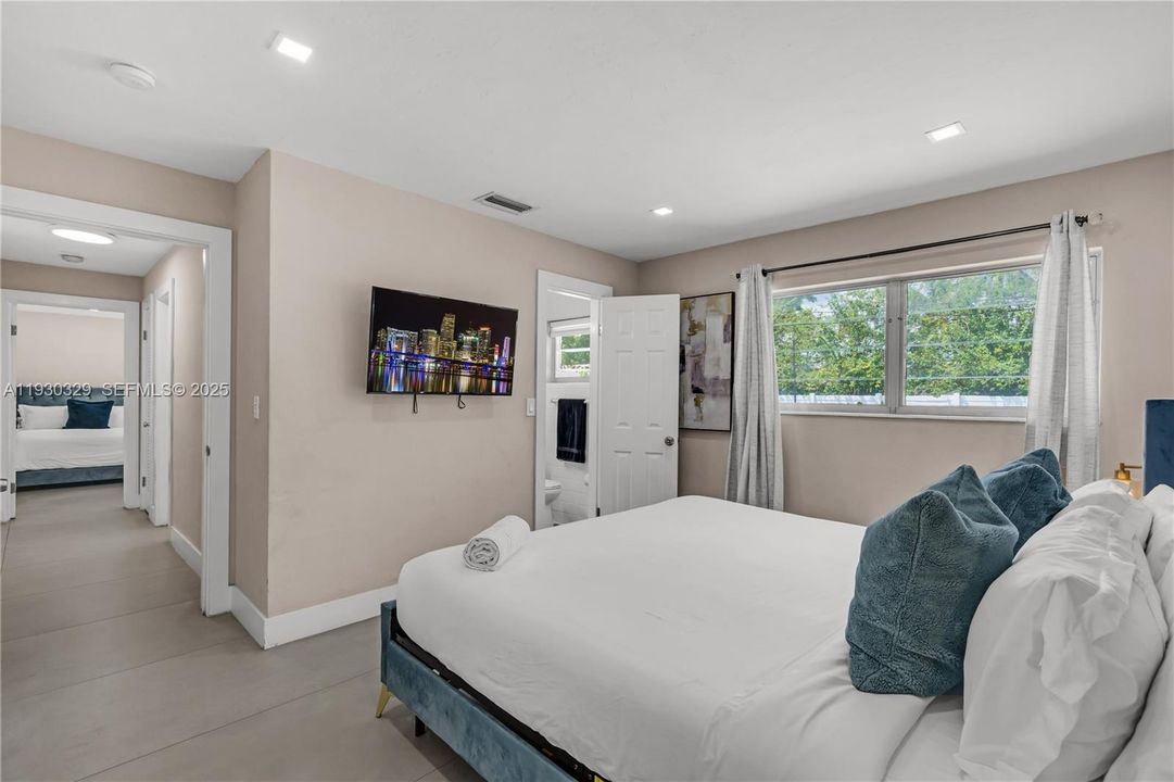 For Rent: $4,500 (3 beds, 3 baths, 1365 Square Feet)