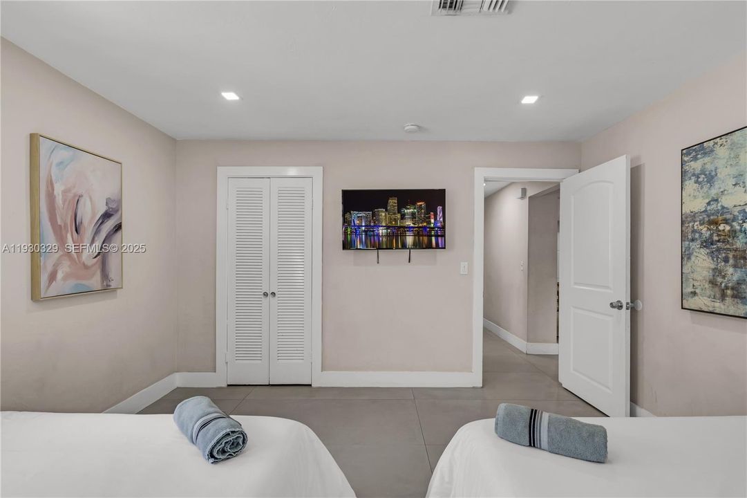 For Rent: $4,500 (3 beds, 3 baths, 1365 Square Feet)