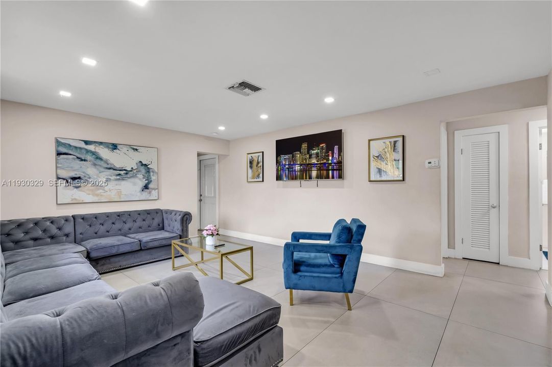 For Rent: $4,500 (3 beds, 3 baths, 1365 Square Feet)