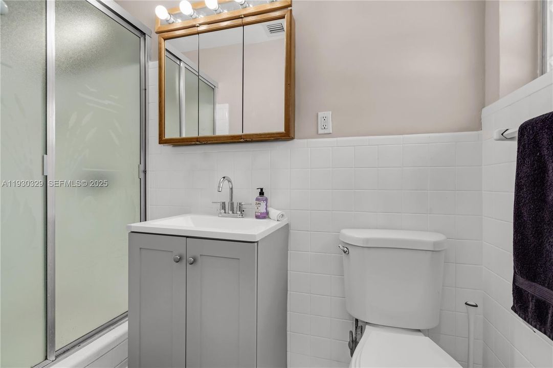 For Rent: $4,500 (3 beds, 3 baths, 1365 Square Feet)