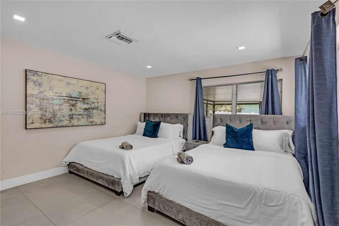 For Rent: $4,500 (3 beds, 3 baths, 1365 Square Feet)