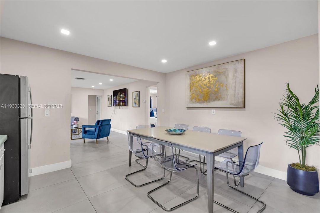 For Rent: $4,500 (3 beds, 3 baths, 1365 Square Feet)