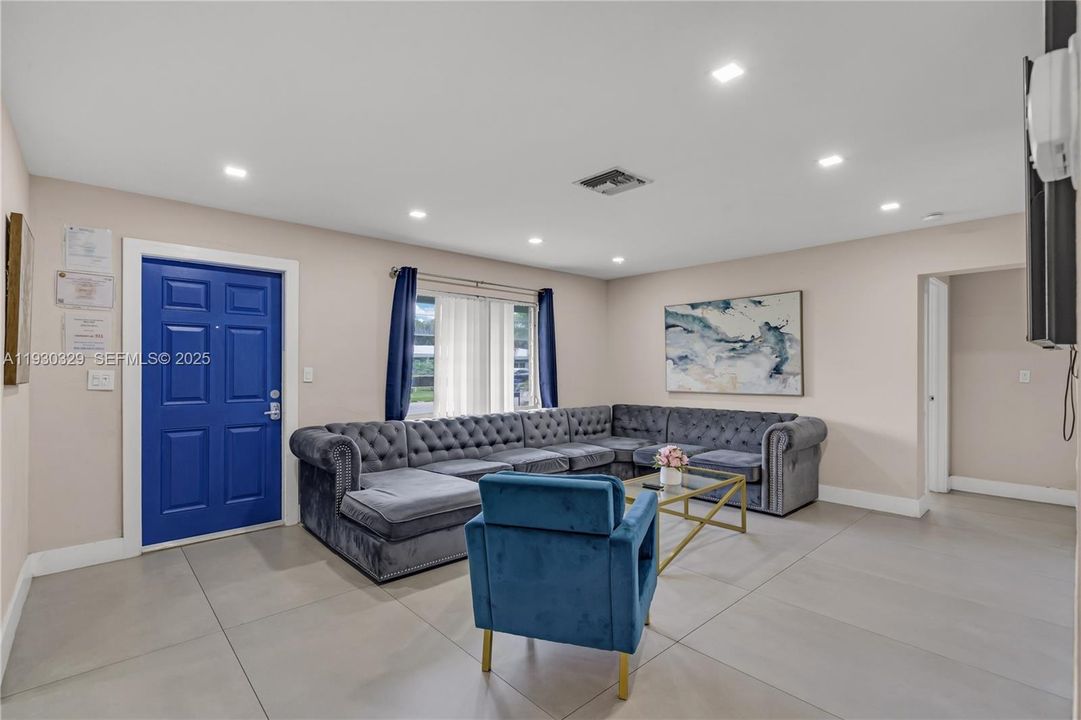 For Rent: $4,500 (3 beds, 3 baths, 1365 Square Feet)