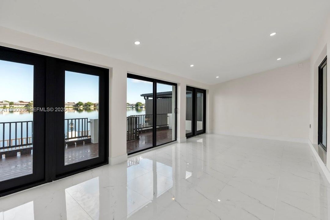 For Sale: $614,975 (3 beds, 2 baths, 1274 Square Feet)