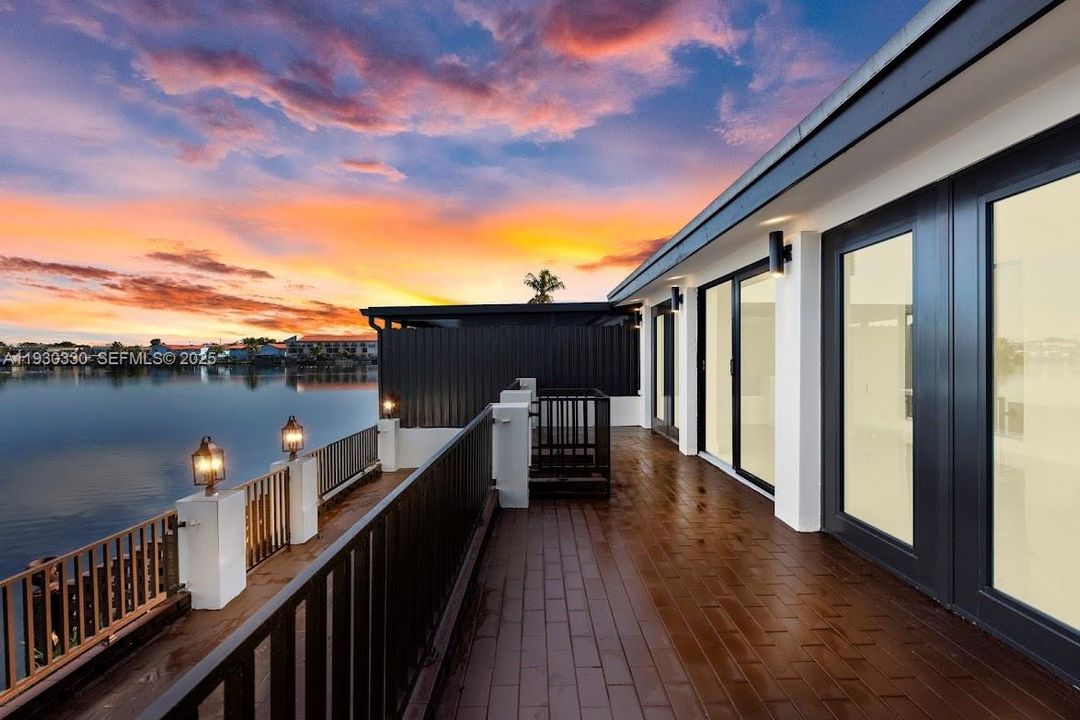 For Sale: $614,975 (3 beds, 2 baths, 1274 Square Feet)