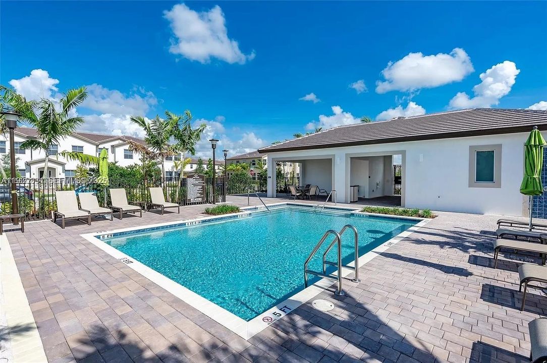 En Renta: $3,100 (4 camas, 2 baños, 1872 Pies cuadrados)