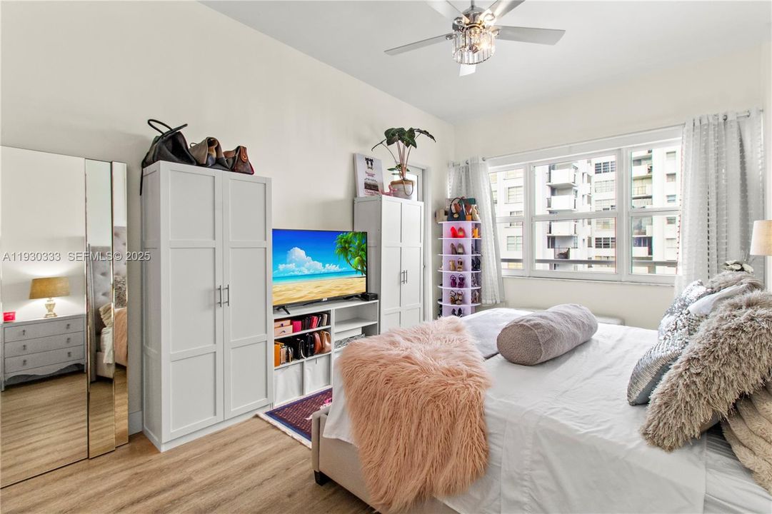 For Sale: $315,000 (2 beds, 2 baths, 1565 Square Feet)