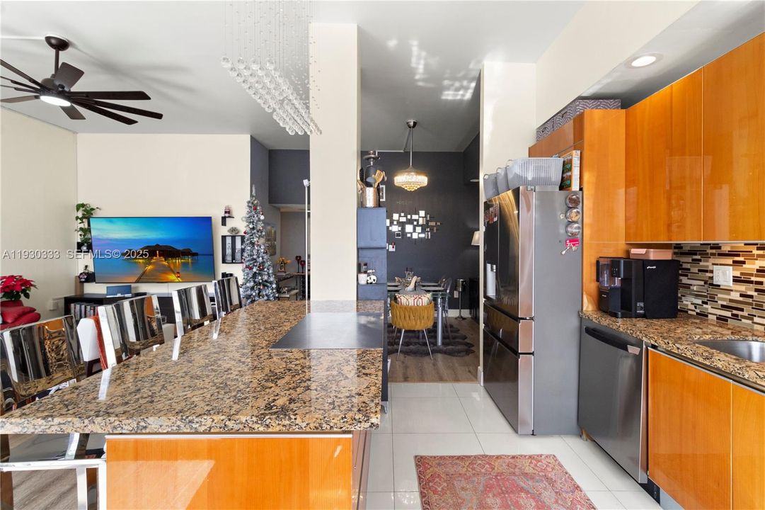 For Sale: $315,000 (2 beds, 2 baths, 1565 Square Feet)