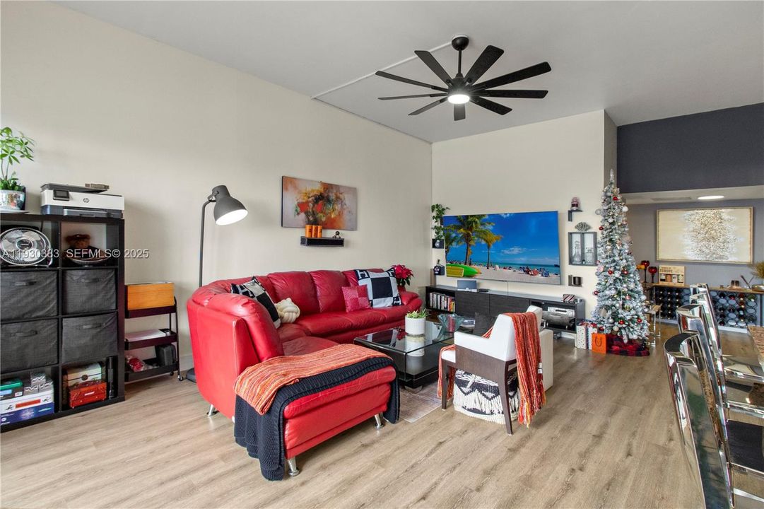 For Sale: $315,000 (2 beds, 2 baths, 1565 Square Feet)