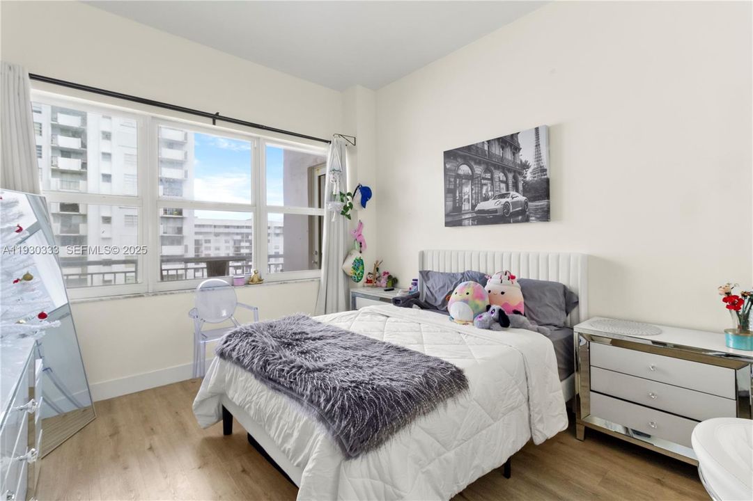 For Sale: $315,000 (2 beds, 2 baths, 1565 Square Feet)