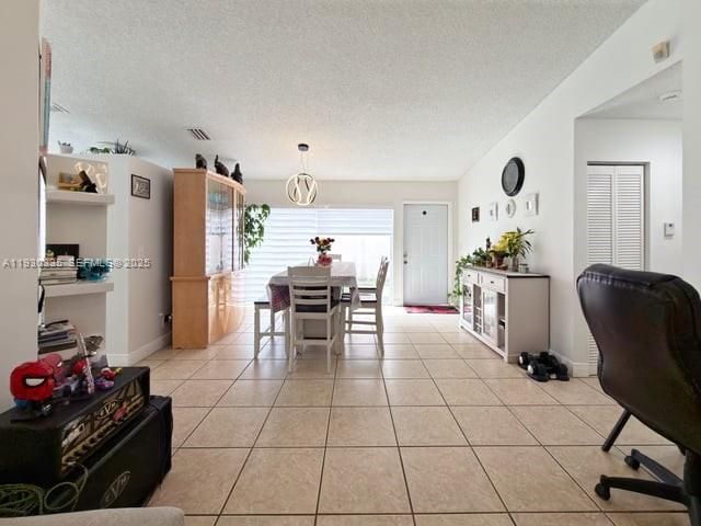 For Sale: $525,000 (3 beds, 2 baths, 1406 Square Feet)