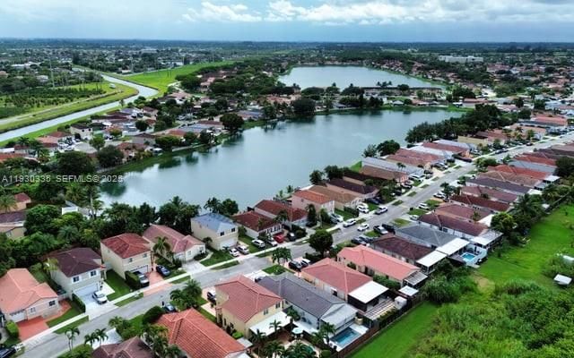 For Sale: $525,000 (3 beds, 2 baths, 1406 Square Feet)