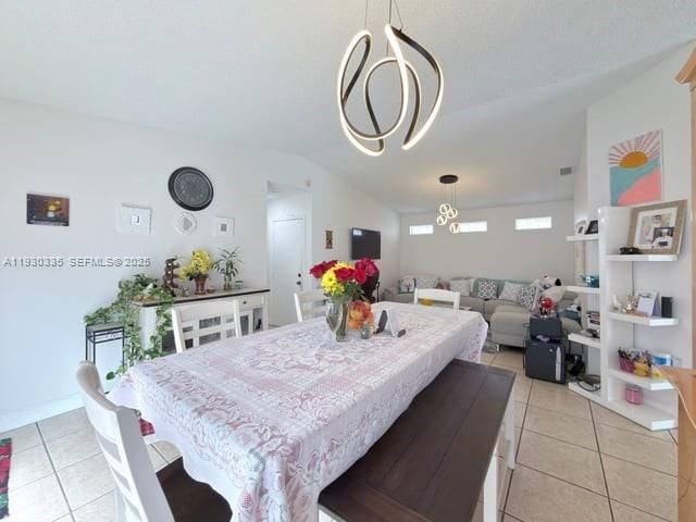 For Sale: $525,000 (3 beds, 2 baths, 1406 Square Feet)