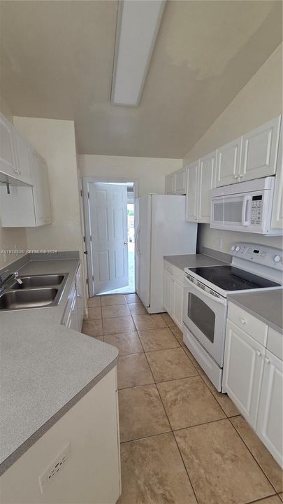 出租: $1,800 (3 贝兹, 2 浴室, 0 平方英尺)