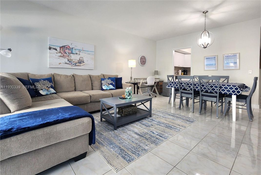 For Sale: $475,000 (2 beds, 2 baths, 1120 Square Feet)