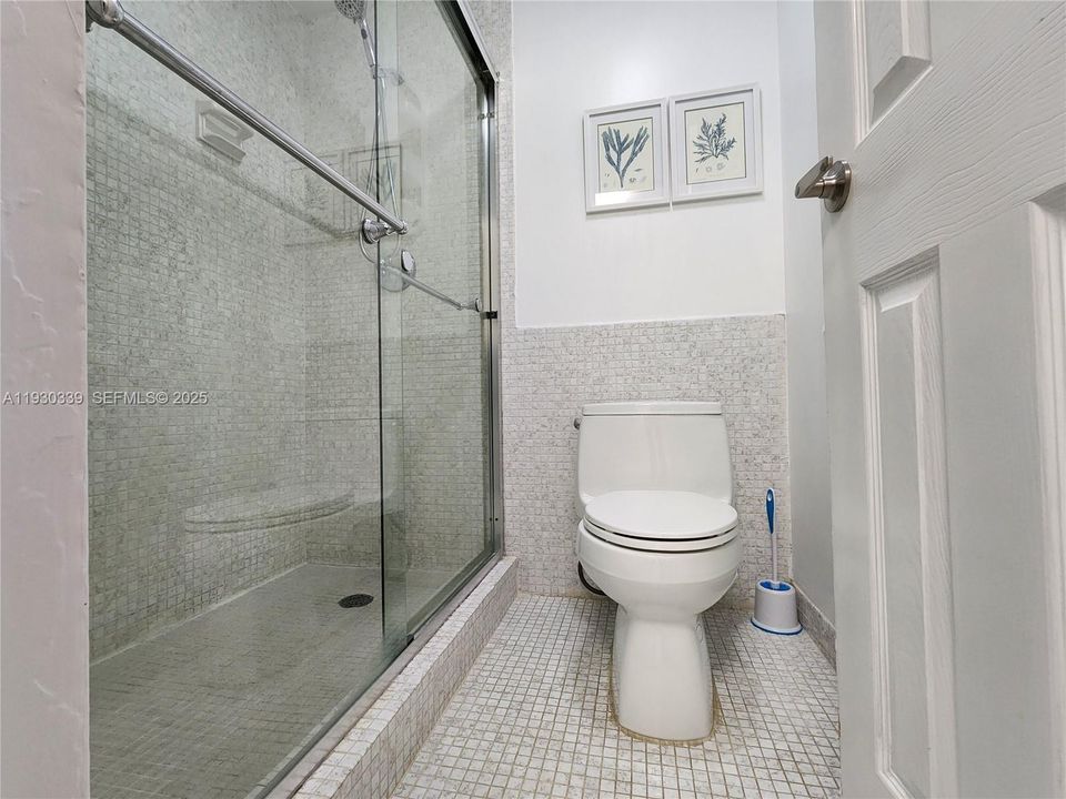 For Sale: $475,000 (2 beds, 2 baths, 1120 Square Feet)