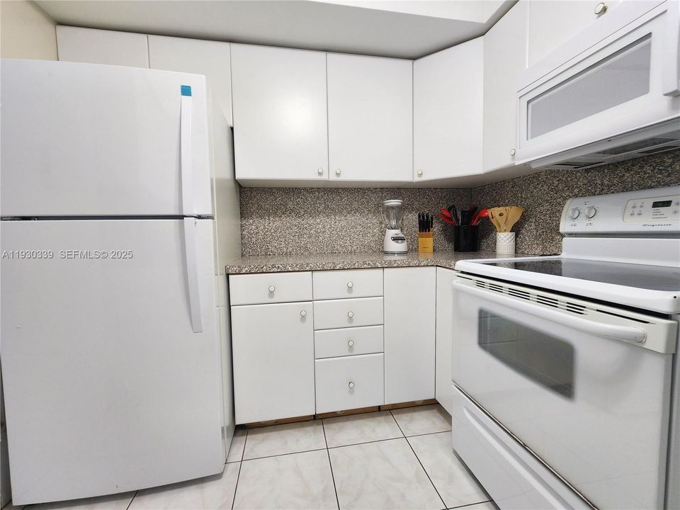 For Sale: $475,000 (2 beds, 2 baths, 1120 Square Feet)