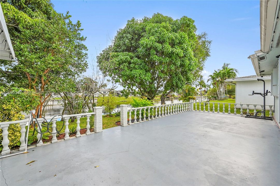 For Sale: $379,500 (2 beds, 2 baths, 1587 Square Feet)