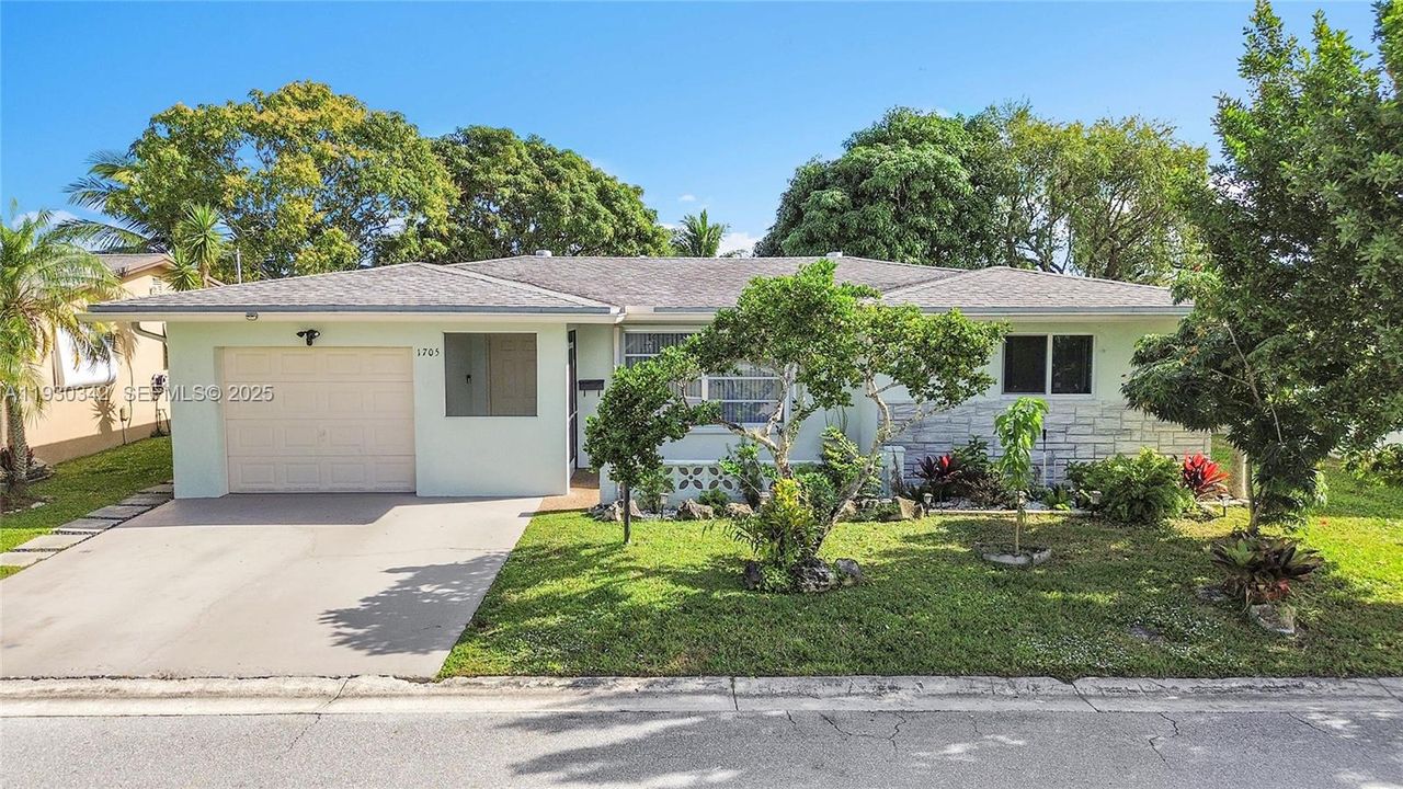 For Sale: $379,500 (2 beds, 2 baths, 1587 Square Feet)