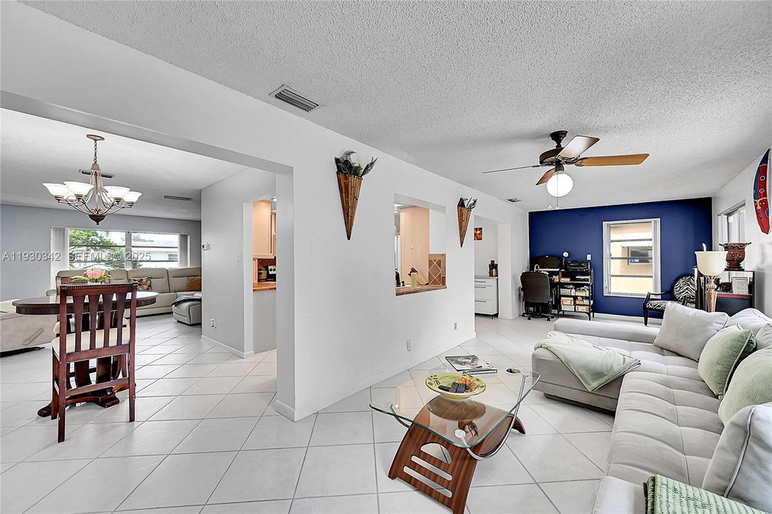 For Sale: $379,500 (2 beds, 2 baths, 1587 Square Feet)