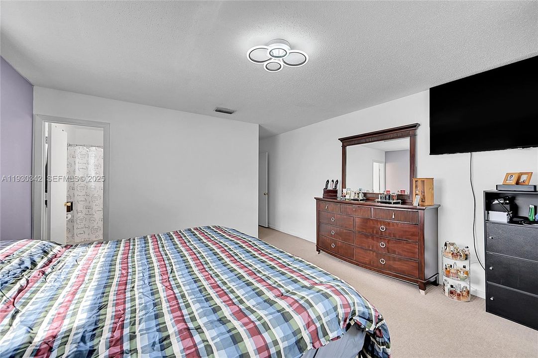 For Sale: $379,500 (2 beds, 2 baths, 1587 Square Feet)