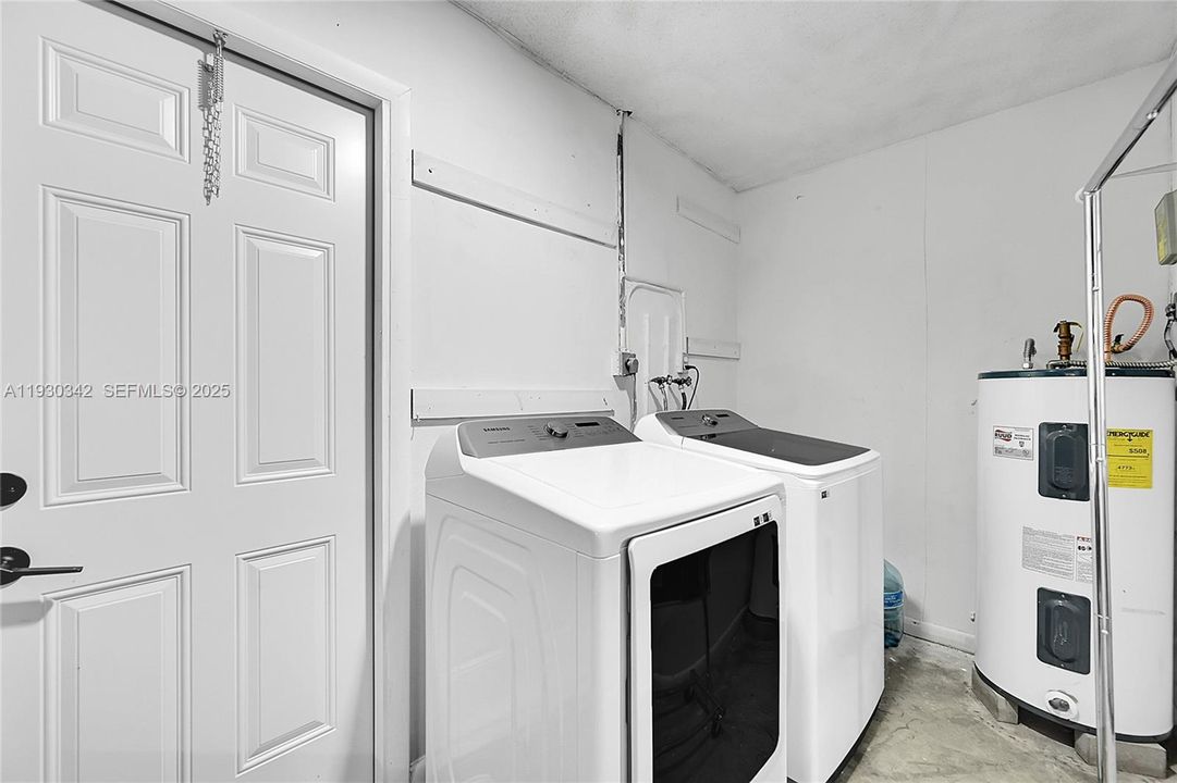 For Sale: $379,500 (2 beds, 2 baths, 1587 Square Feet)