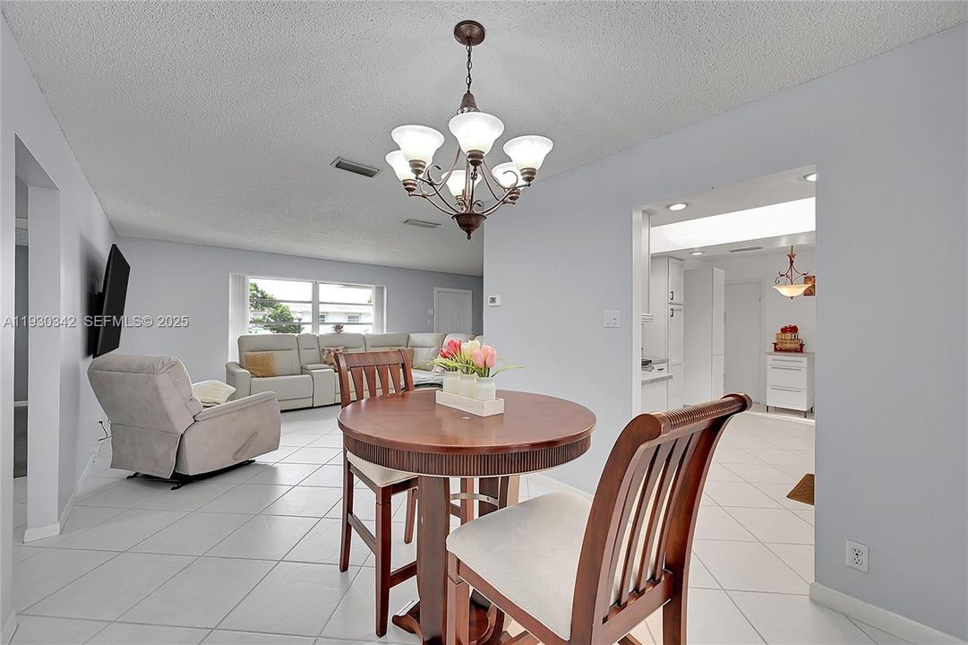 For Sale: $379,500 (2 beds, 2 baths, 1587 Square Feet)