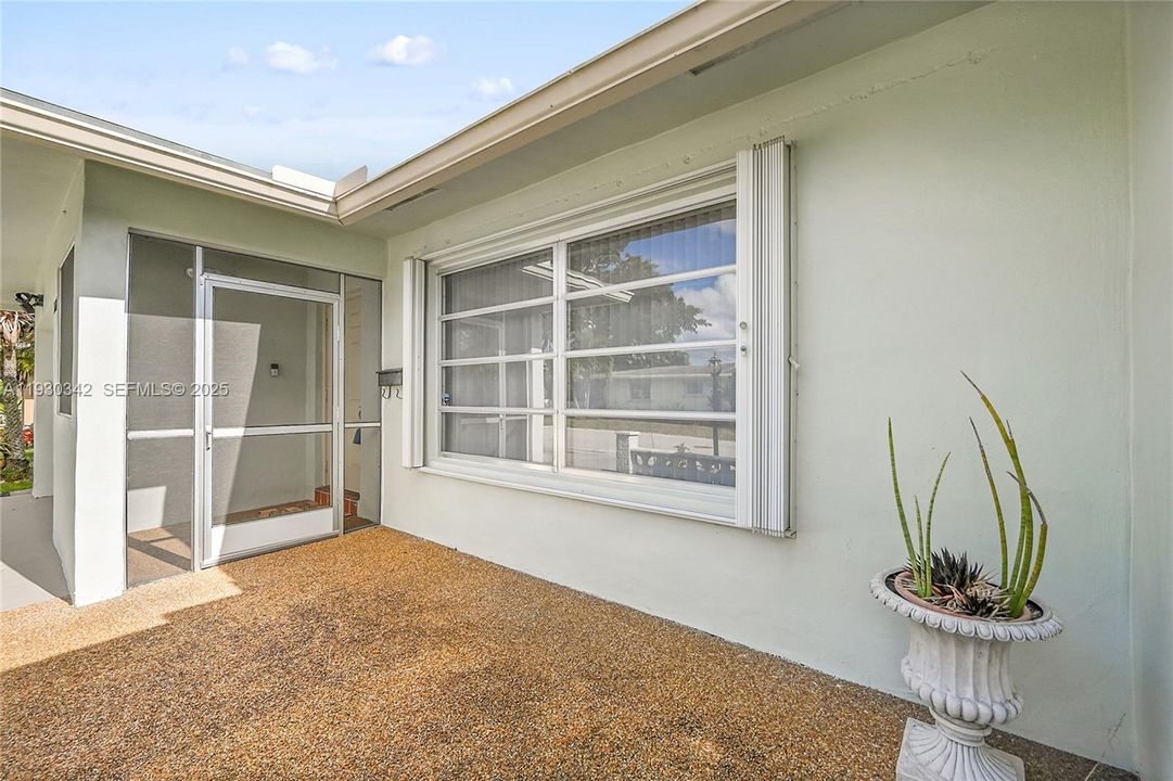 For Sale: $379,500 (2 beds, 2 baths, 1587 Square Feet)