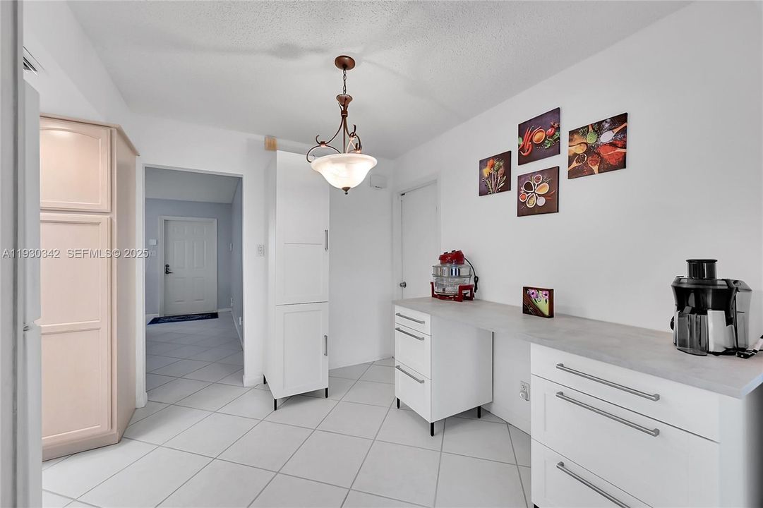 For Sale: $379,500 (2 beds, 2 baths, 1587 Square Feet)