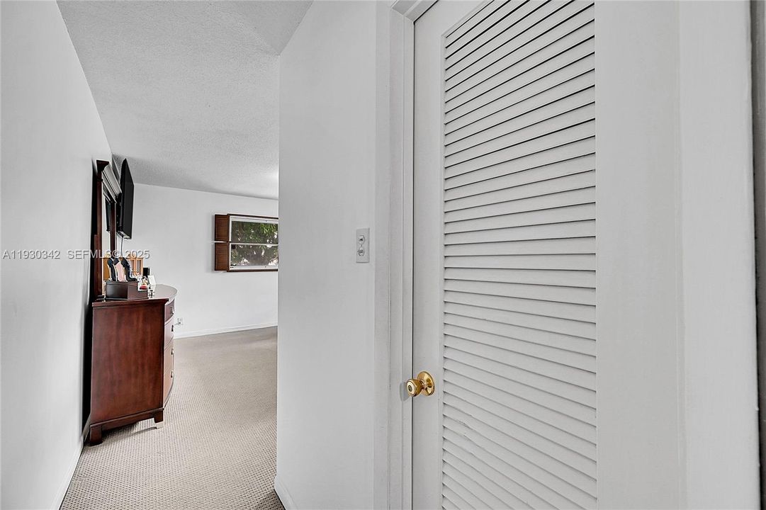 For Sale: $379,500 (2 beds, 2 baths, 1587 Square Feet)