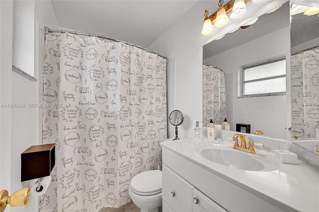 For Sale: $379,500 (2 beds, 2 baths, 1587 Square Feet)