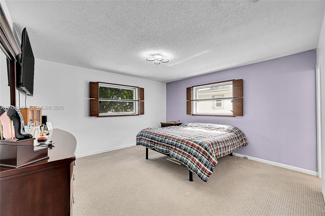 For Sale: $379,500 (2 beds, 2 baths, 1587 Square Feet)