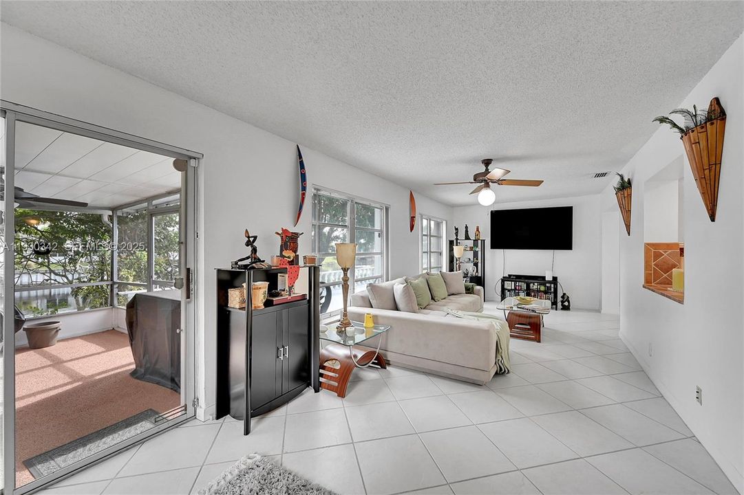 For Sale: $379,500 (2 beds, 2 baths, 1587 Square Feet)