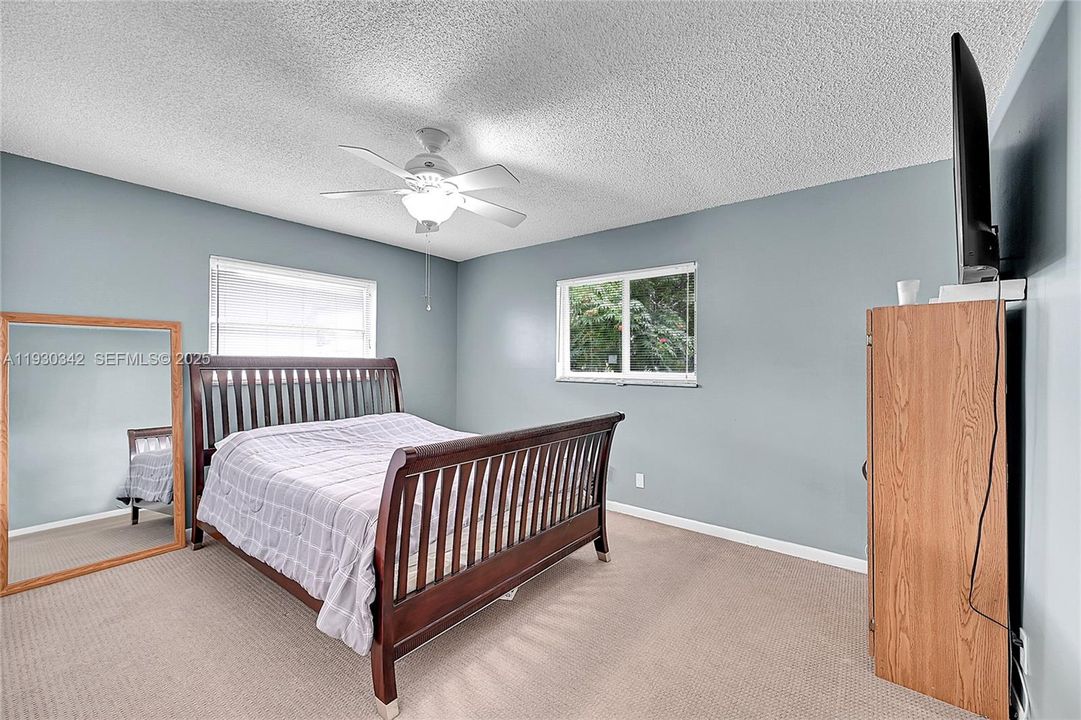 For Sale: $379,500 (2 beds, 2 baths, 1587 Square Feet)