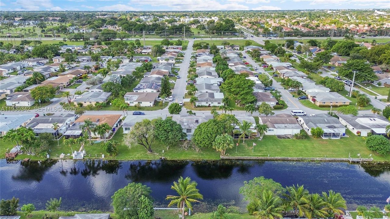 For Sale: $379,500 (2 beds, 2 baths, 1587 Square Feet)