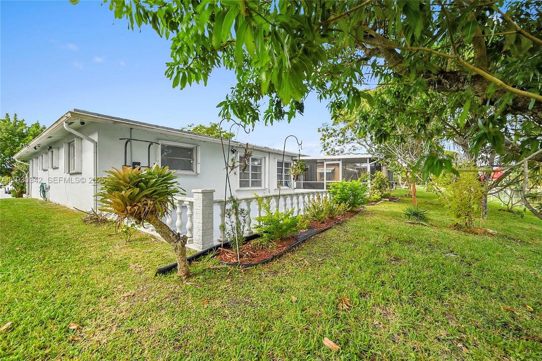 For Sale: $379,500 (2 beds, 2 baths, 1587 Square Feet)