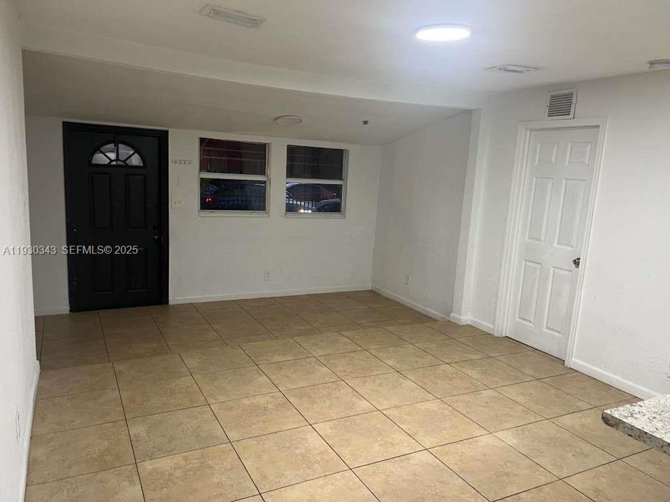 For Rent: $3,000 (3 beds, 2 baths, 680 Square Feet)