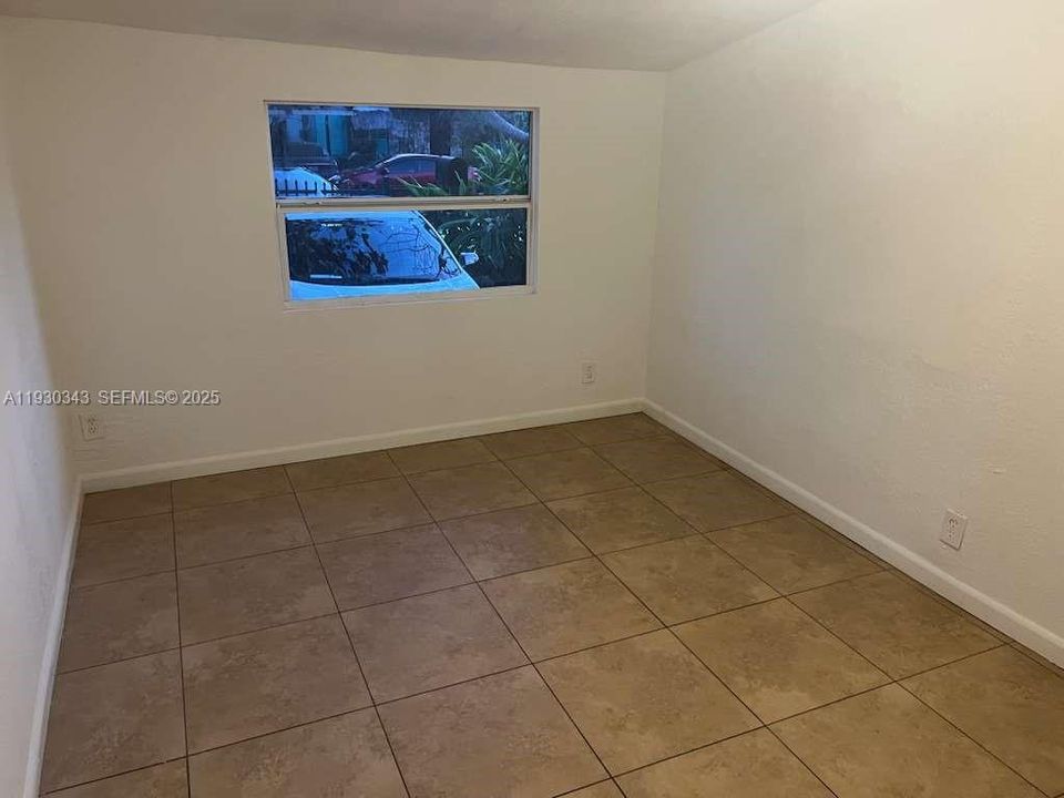 For Rent: $3,000 (3 beds, 2 baths, 680 Square Feet)
